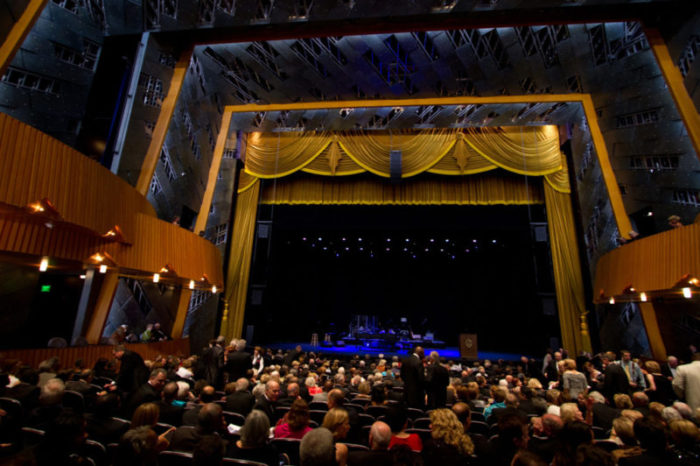 Crowd and stage of the PAC